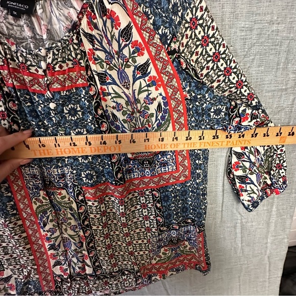 Jones & Co. Red and Black Graphic Bohemian feel Puff Sleeve Blouse plus size - Picture 8 of 9